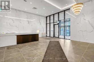 4955 Yonge St in Toronto, ON - Building Photo - Building Photo