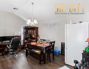 1800 N Torrey Pines Dr in Las Vegas, NV - Building Photo - Building Photo
