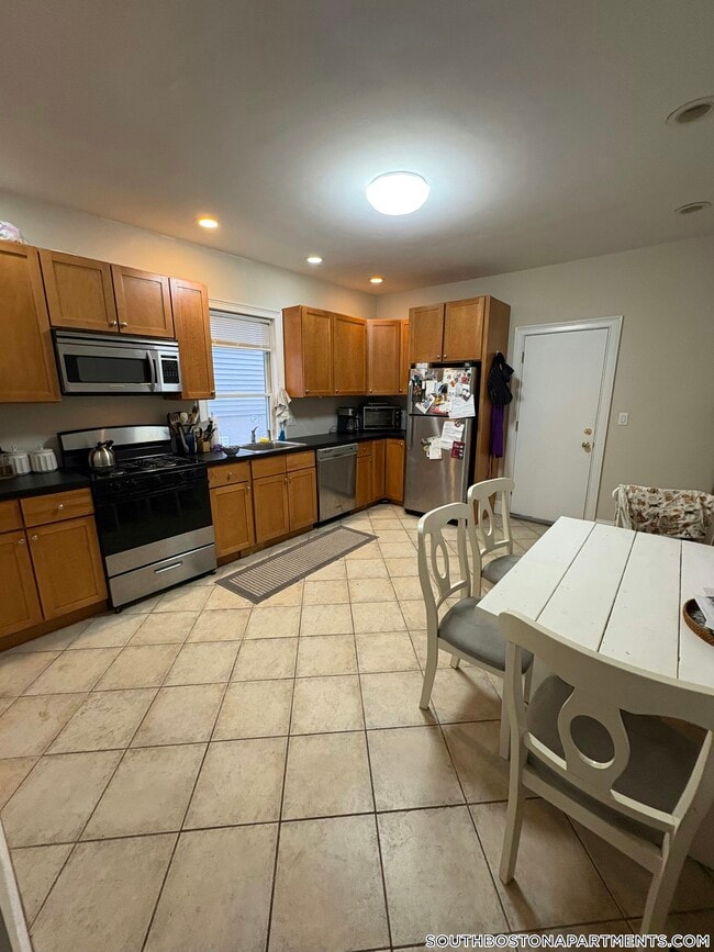 29 Covington St, Unit 1 in Boston, MA - Building Photo - Building Photo