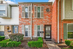 10381 Briar Forest Dr in Houston, TX - Building Photo