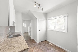 1565 Ross Ave in Winnipeg, MB - Building Photo - Building Photo