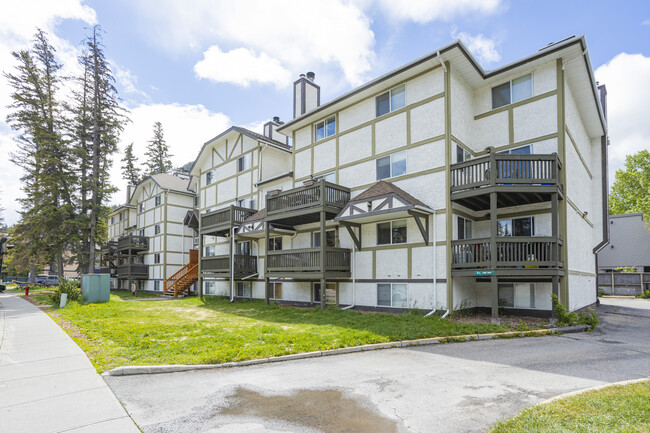 Carbou Creek in Banff, AB - Building Photo - Building Photo