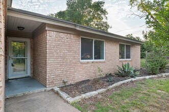 501 Calhoun Dr in Rockdale, TX - Building Photo - Building Photo