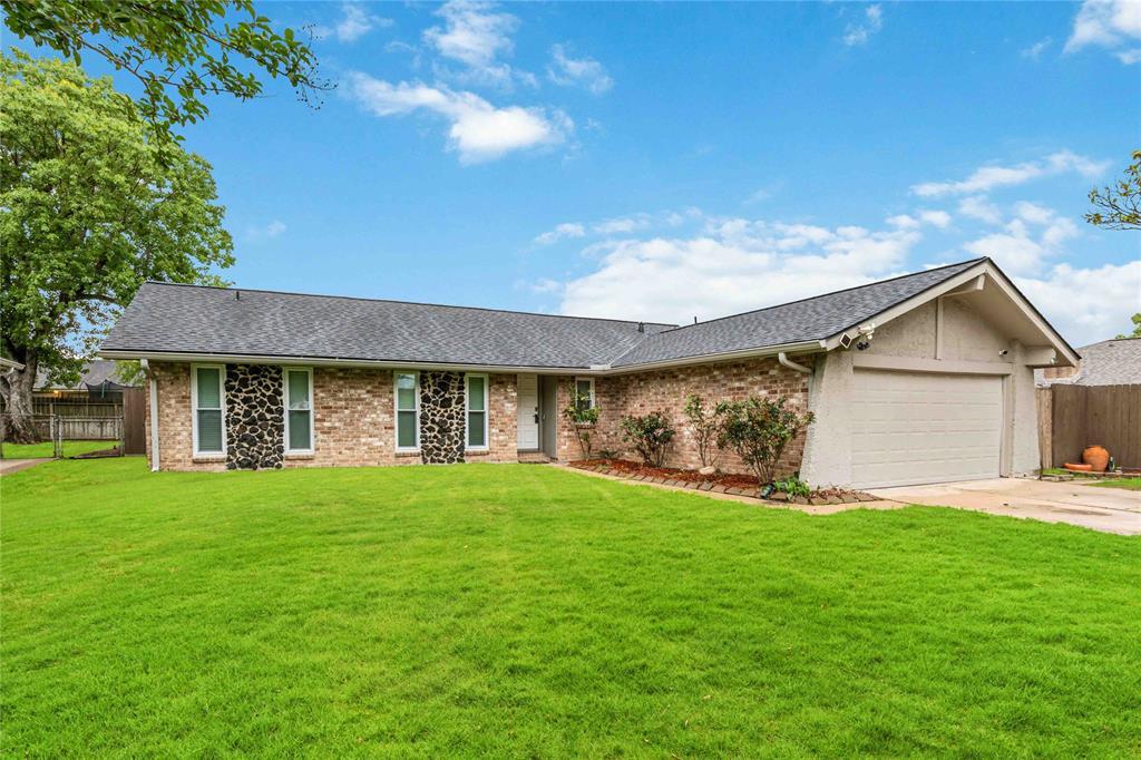 11502 Lansbury Dr in Houston, TX - Building Photo