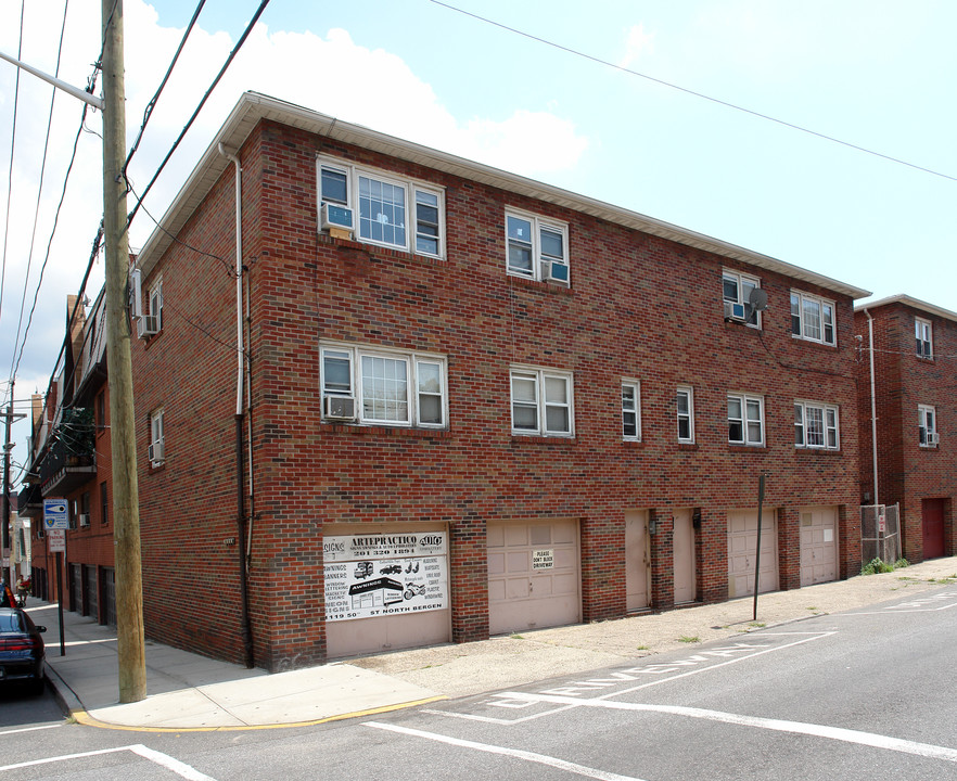 3512 Hudson Ave in Union City, NJ - Building Photo