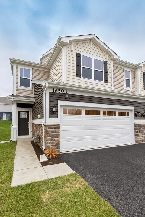 16503 Golden Vly Ln in Lockport, IL - Building Photo