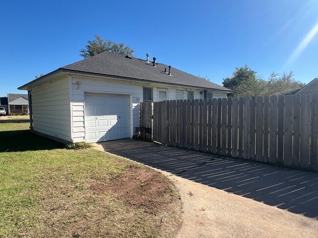 2502 Everitt Dr in Enid, OK - Building Photo - Building Photo