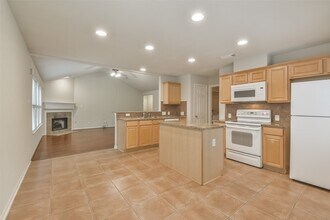 42 Prairie Oak Dr in Conroe, TX - Building Photo - Building Photo