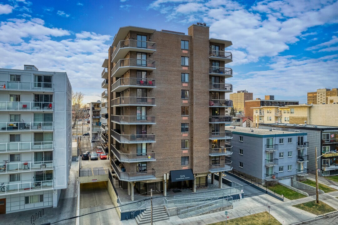 Fontainebleau Estates in Calgary, AB - Building Photo