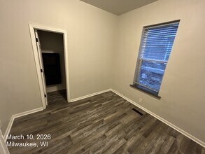 2436 N 1st St, Unit A in Milwaukee, WI - Foto de edificio - Building Photo