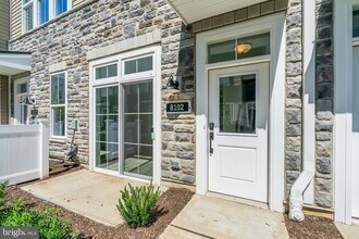 8102 Donatello Dr in Princeton, NJ - Building Photo - Building Photo