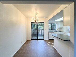 2460 Old Sonoma Rd in Napa, CA - Foto de edificio - Building Photo