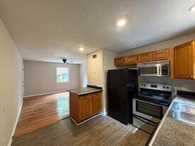 Room in Apartment on Oglethorpe Ave SW in Atlanta, GA - Building Photo