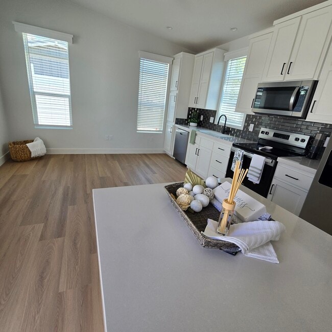 Lakeside Village in Thousand Oaks, CA - Building Photo - Building Photo
