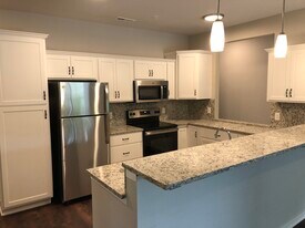 Knollwood Legacy Apartments in Franklin, WI - Building Photo