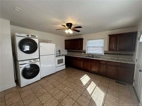 1000 Ivy Rd in Fayetteville, NC - Building Photo - Building Photo