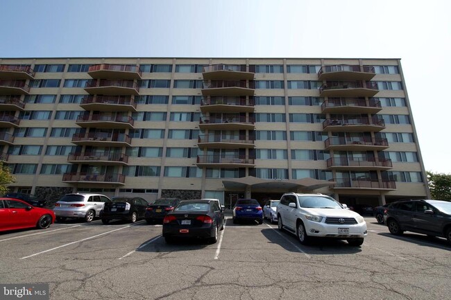 5353 Columbia Pike in Arlington, VA - Foto de edificio - Building Photo