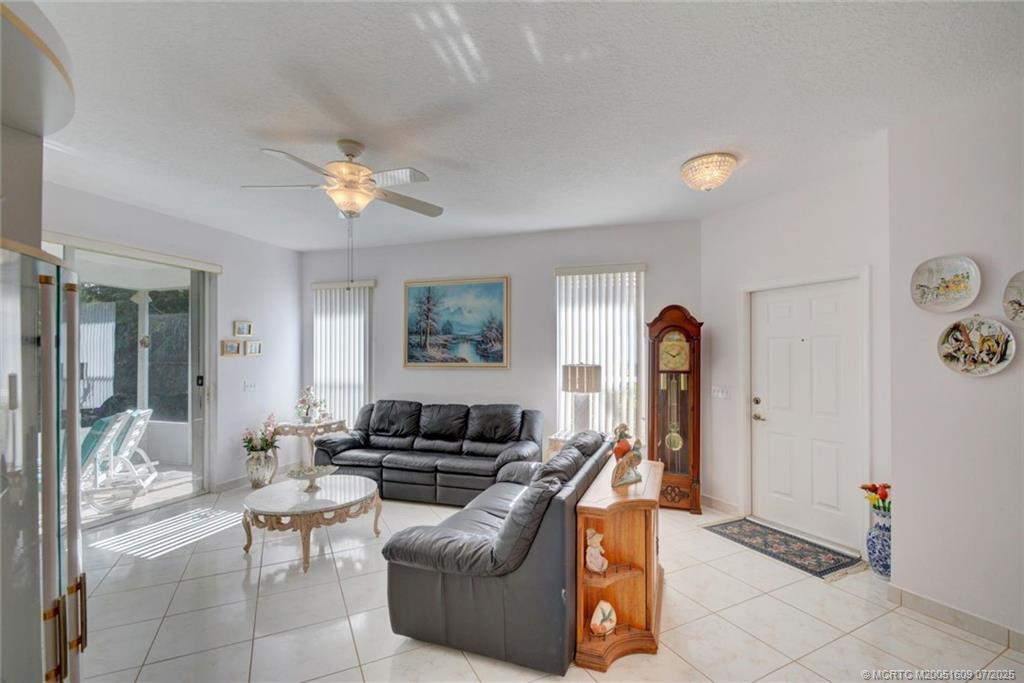 6789 SE Warwick Ln in Stuart, FL - Foto de edificio