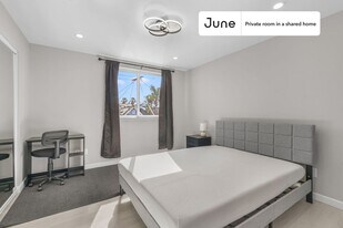 Room in Shared 5 bed/5 bath home in Los Angeles, CA - Building Photo