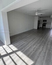 6070 W 19th Ave, Unit 201 in Hialeah, FL - Building Photo - Building Photo