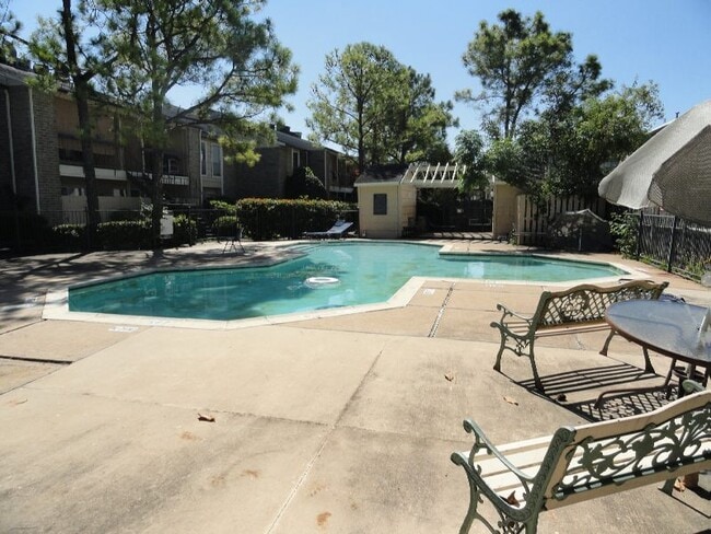 8201 Richmond Ave, Unit 18 in Houston, TX - Foto de edificio - Building Photo