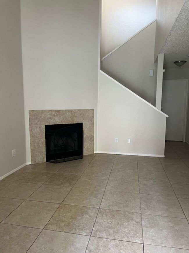 817 Quail Ln-Unit -817-6 in Bakersfield, CA - Building Photo - Building Photo