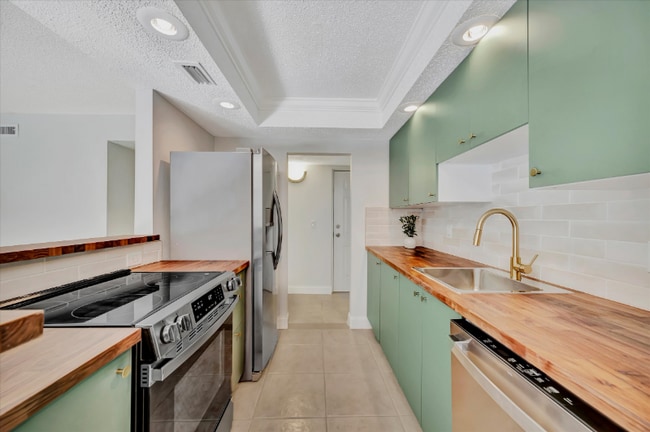 776 116th Ave N, Unit Apt 1105 in St. Petersburg, FL - Building Photo - Building Photo