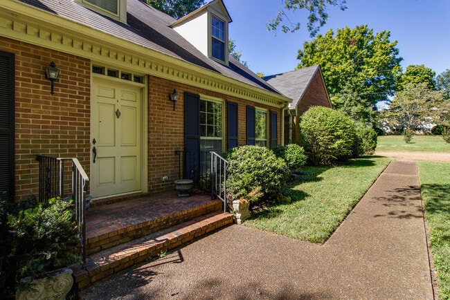 1501 Hillsboro Rd in Franklin, TN - Building Photo - Building Photo