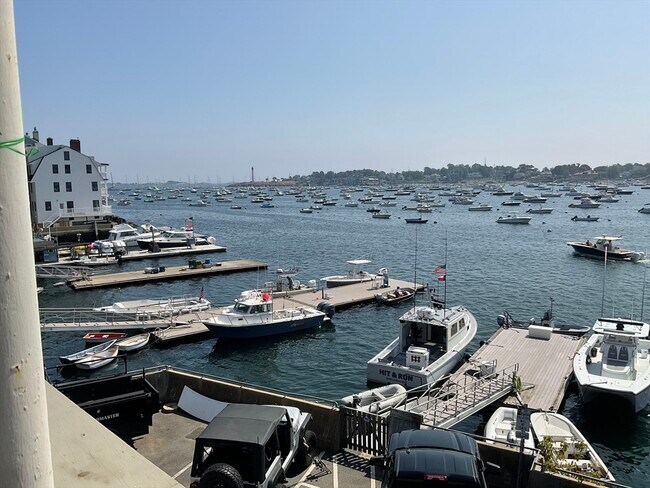 8 Ferry Ln in Marblehead, MA - Building Photo - Building Photo