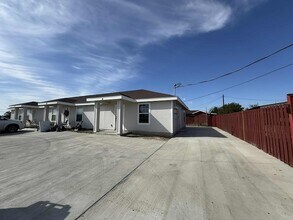 423 Fresno St, Unit 105 in Eagle Pass, TX - Building Photo - Building Photo