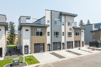 River Landing Townhome Collection in Spokane Valley, WA - Building Photo - Building Photo
