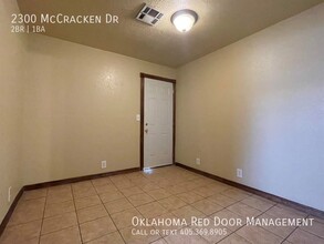 2300 McCracken Dr in Del City, OK - Building Photo - Building Photo