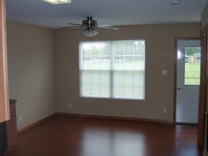 Emerald Pointe Townhomes in Highland, IL - Foto de edificio - Other