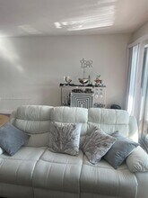 9351 Fontainebleau Blvd in Miami, FL - Building Photo - Building Photo