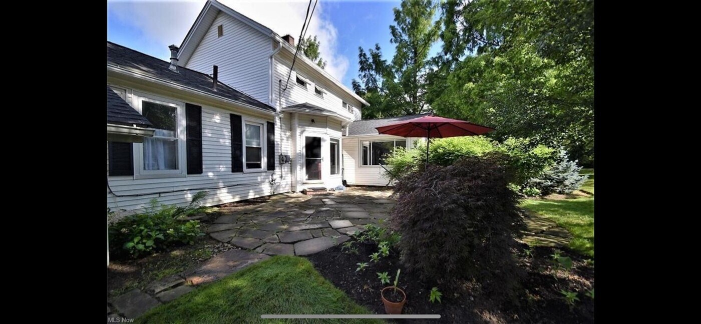21710 Fairmount Blvd in Cleveland, OH - Building Photo