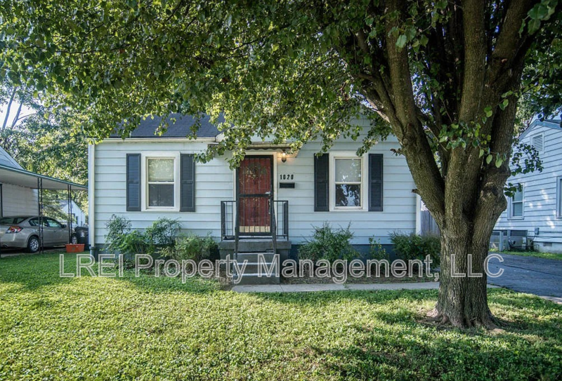 1020 Navaho Pl in Louisville, KY - Building Photo