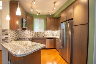 235 Market St-Unit -Unit 302 in San Diego, CA - Foto de edificio - Building Photo