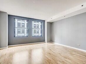 5 N Wabash Ave in Chicago, IL - Building Photo - Building Photo