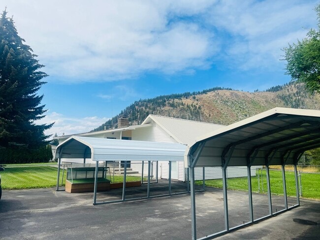 property at 7780 Starr Dr