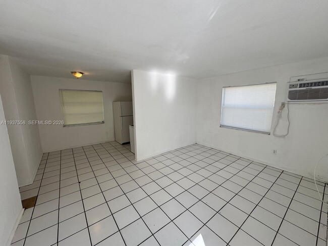 201 NW 77th St in Miami, FL - Building Photo - Building Photo