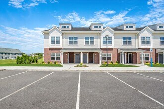 101 Dover St in Central Islip, NY - Building Photo - Building Photo