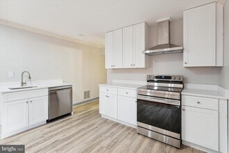 20672 Fairwater Pl in Sterling, VA - Building Photo - Building Photo