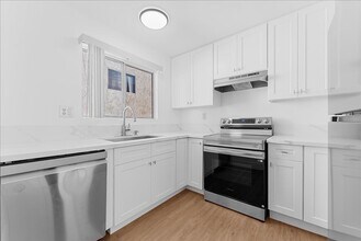 719 N Eucalyptus Ave in Inglewood, CA - Foto de edificio - Building Photo