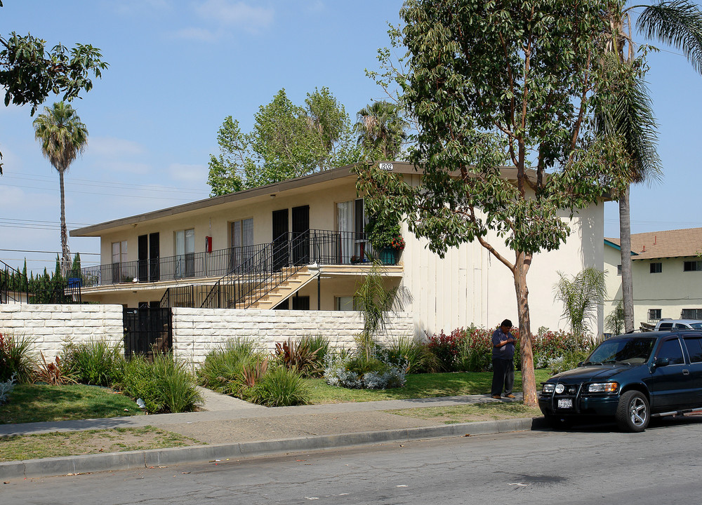 1202 S Pacific Ave in Santa Ana, CA - Building Photo