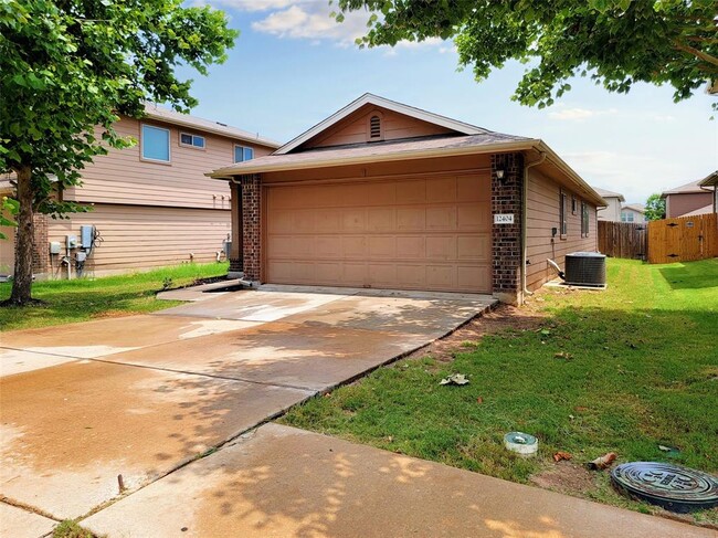 12404 Timber Arch Ln in Manor, TX - Foto de edificio - Building Photo