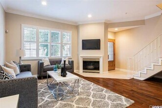 441 S 7th St in Burbank, CA - Foto de edificio - Building Photo