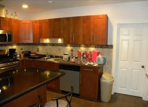 85 Seymour St, Unit Apt #1 in Worcester, MA - Building Photo - Building Photo