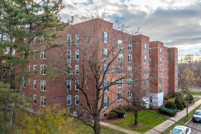 Edgewater Condominium in Stamford, CT - Foto de edificio - Building Photo