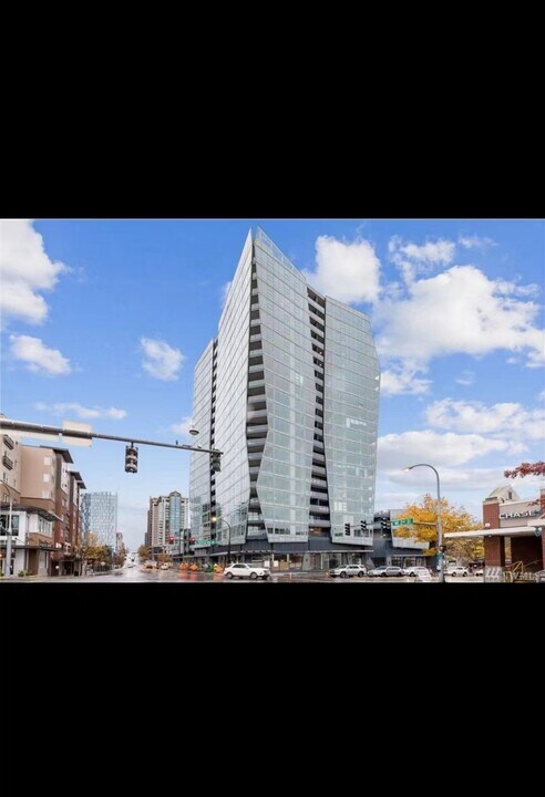 188 Bellevue Way NE in Bellevue, WA - Foto de edificio