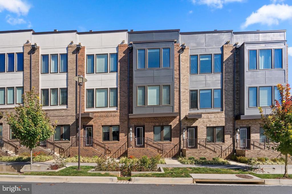 16105 Connors Wy in Derwood, MD - Building Photo